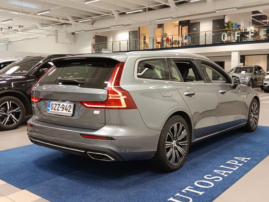 VOLVO V60 2021