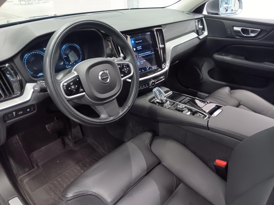 VOLVO V60 2021