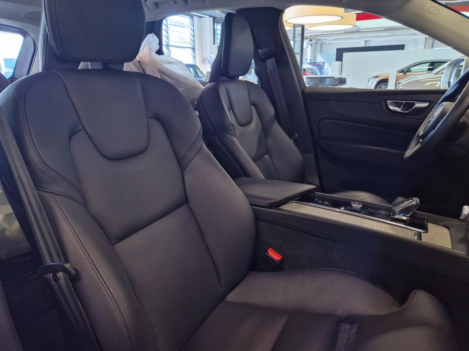 VOLVO XC60 2021