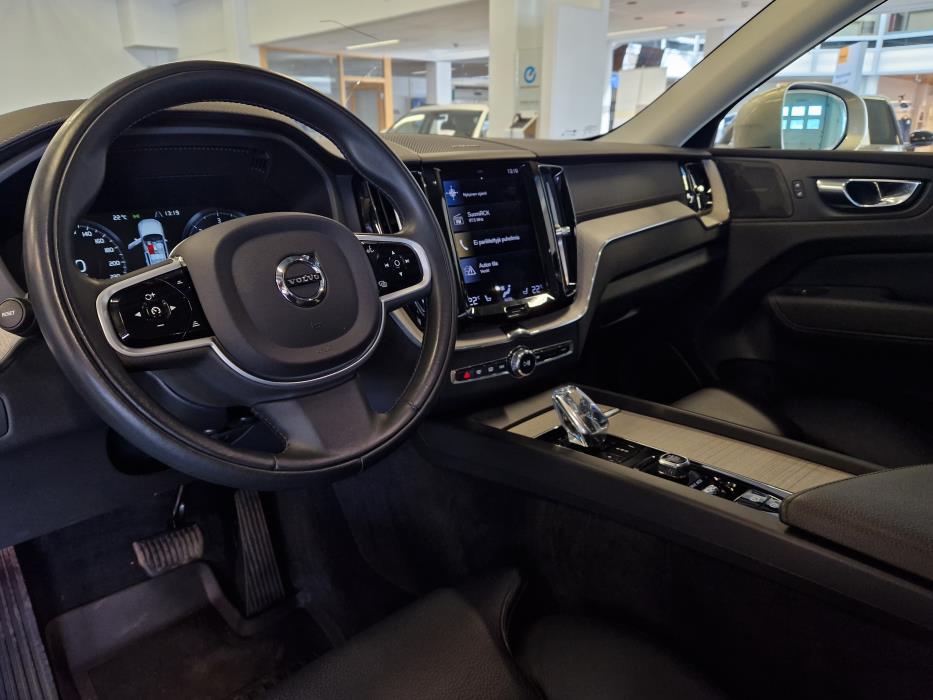 VOLVO XC60 2021