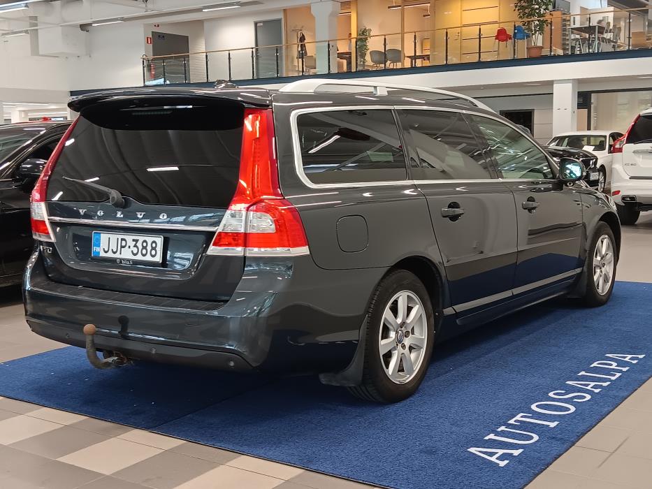 VOLVO V70 2016