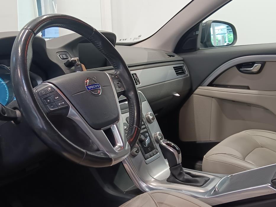 VOLVO V70 2016