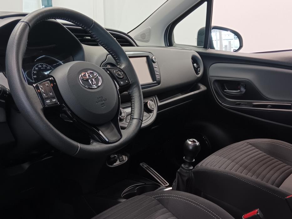 TOYOTA Yaris 2018