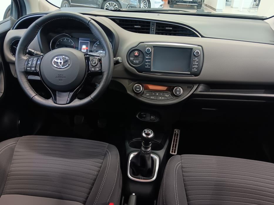 TOYOTA Yaris 2018