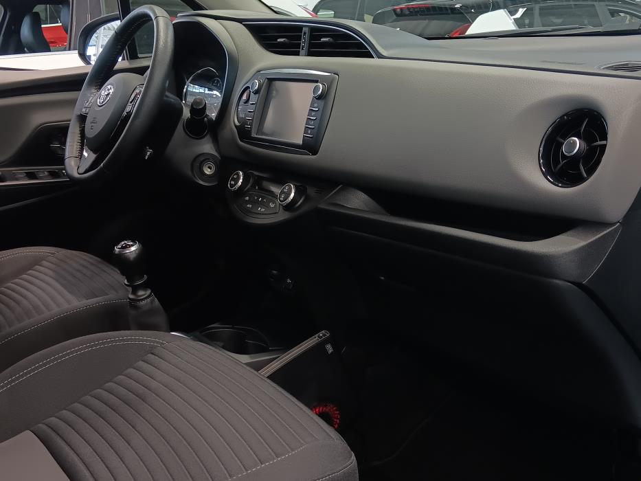 TOYOTA Yaris 2018
