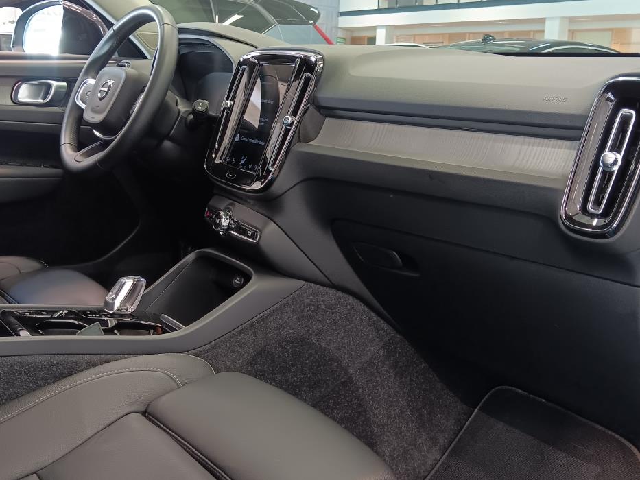 VOLVO XC40 2021