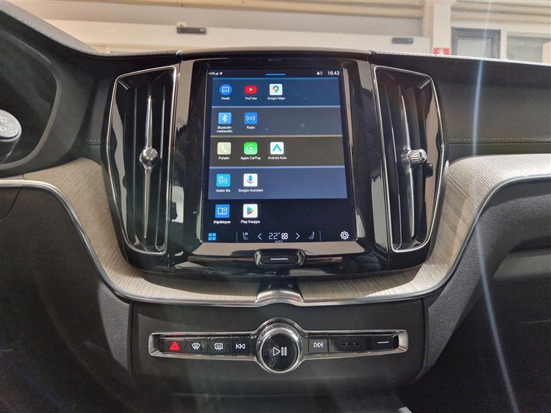 VOLVO XC60 2022