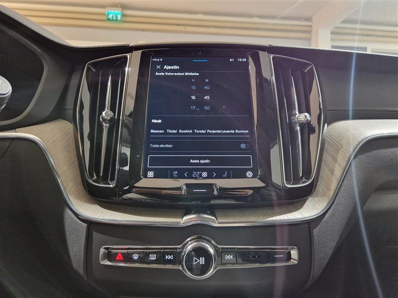 VOLVO XC60 2022