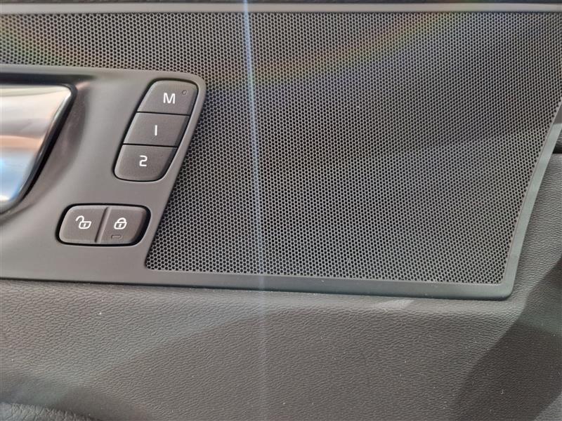 VOLVO XC60 2022