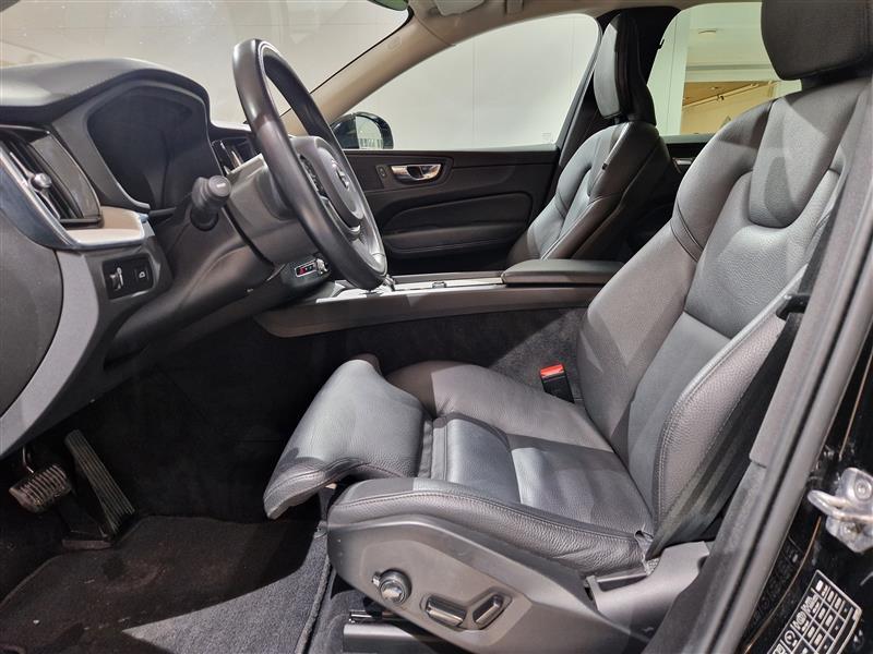 VOLVO XC60 2022