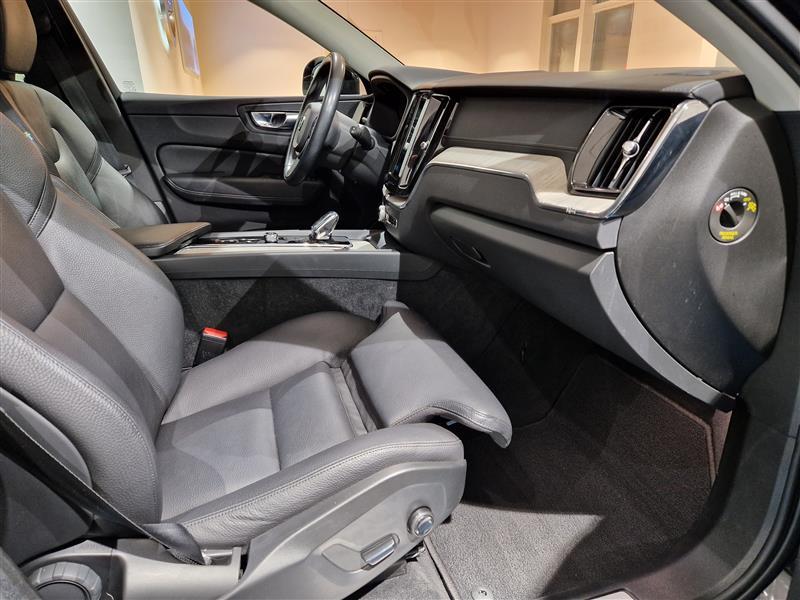 VOLVO XC60 2022