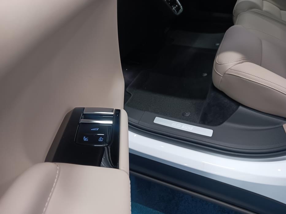 VOLVO ES90 2026