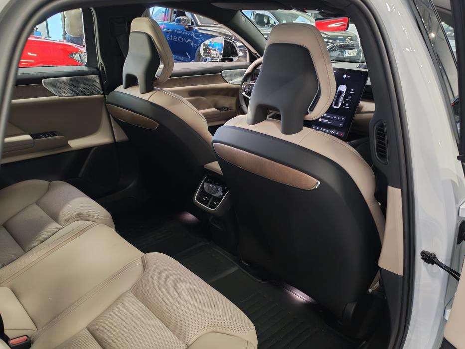 VOLVO ES90 2026