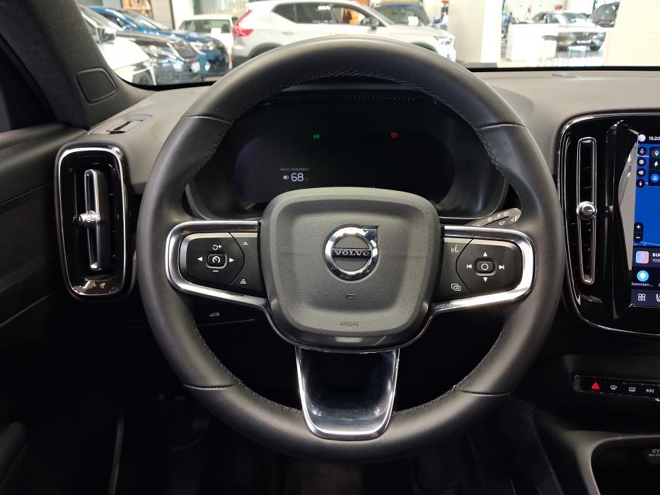 VOLVO XC40 2023