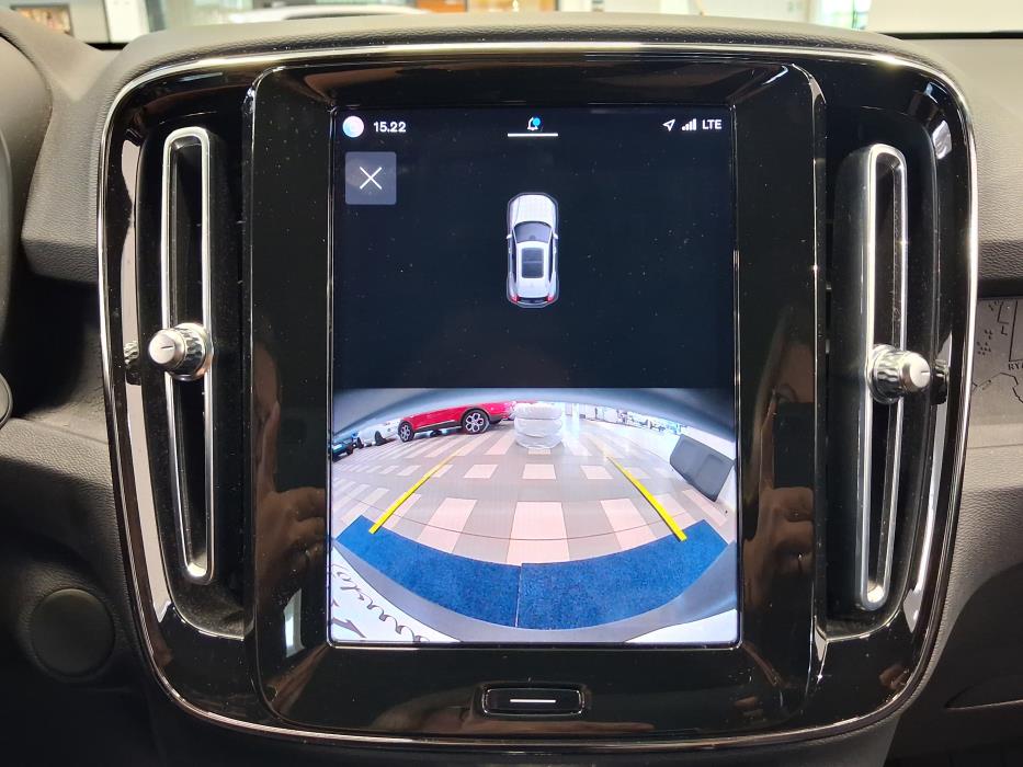 VOLVO XC40 2023