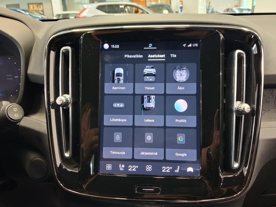 VOLVO XC40 2023