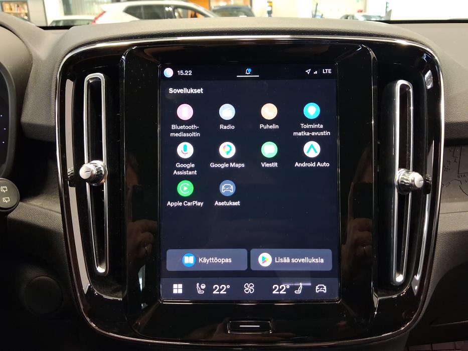 VOLVO XC40 2023