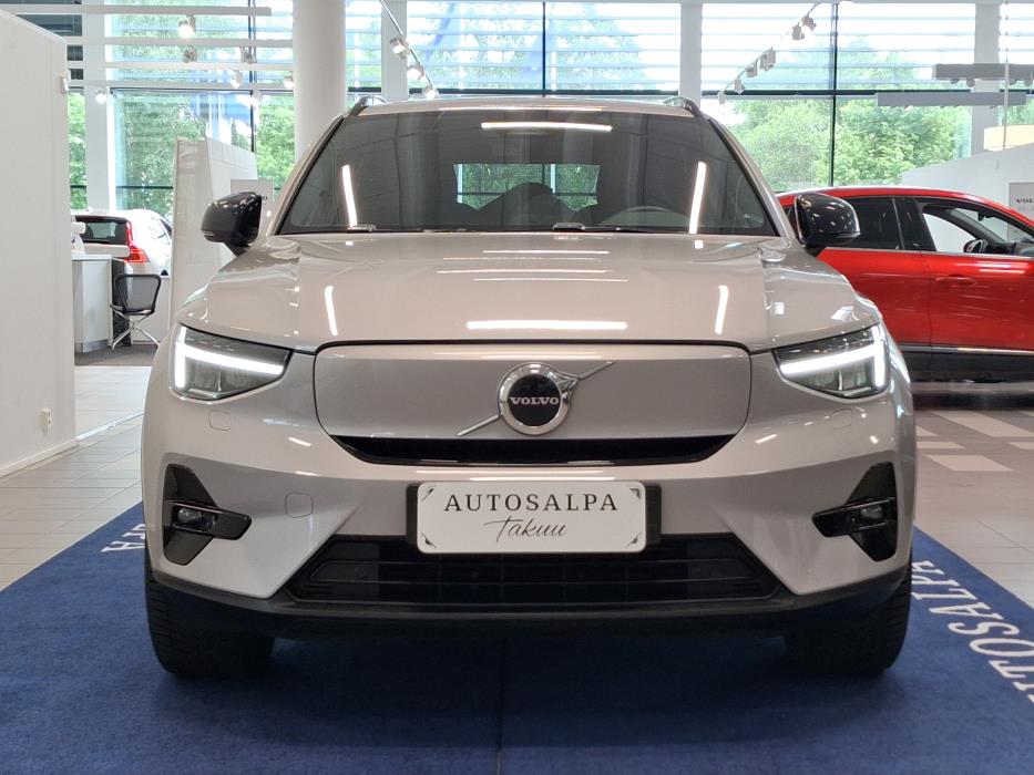VOLVO XC40 2023