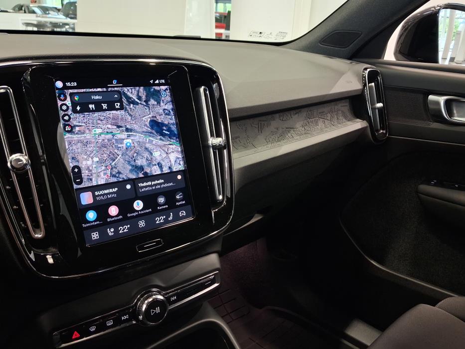 VOLVO XC40 2023