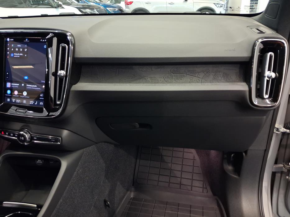 VOLVO XC40 2023