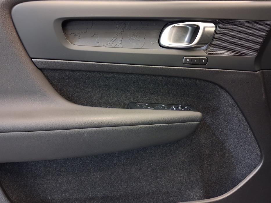 VOLVO XC40 2023