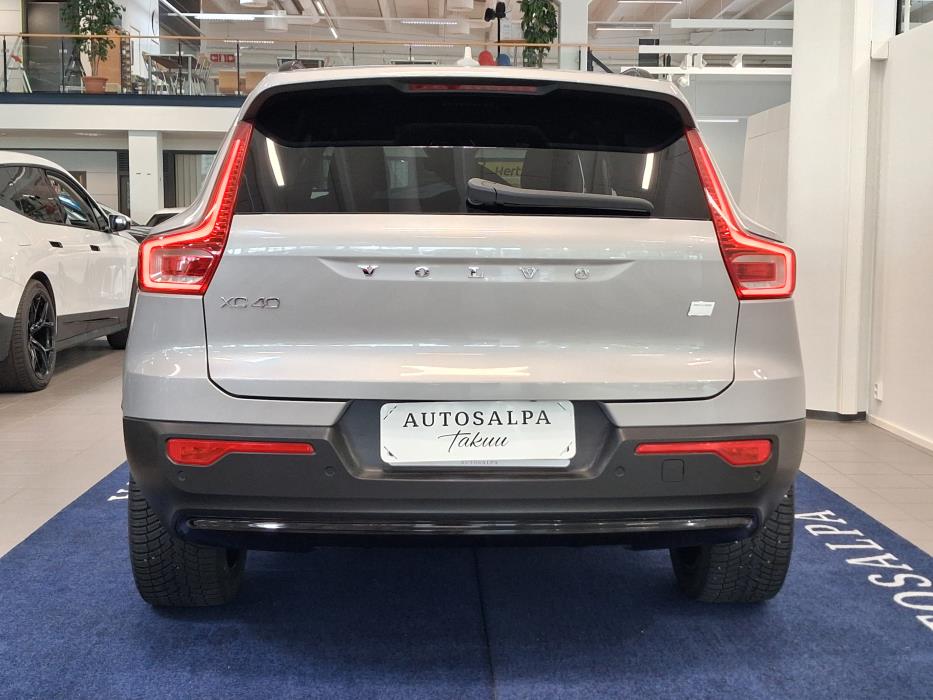 VOLVO XC40 2023