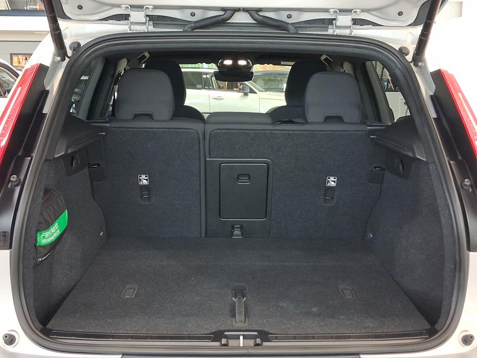 VOLVO XC40 2023