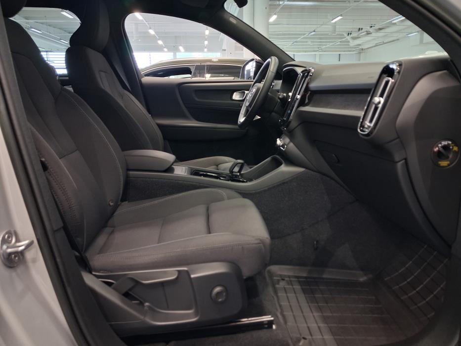 VOLVO XC40 2023
