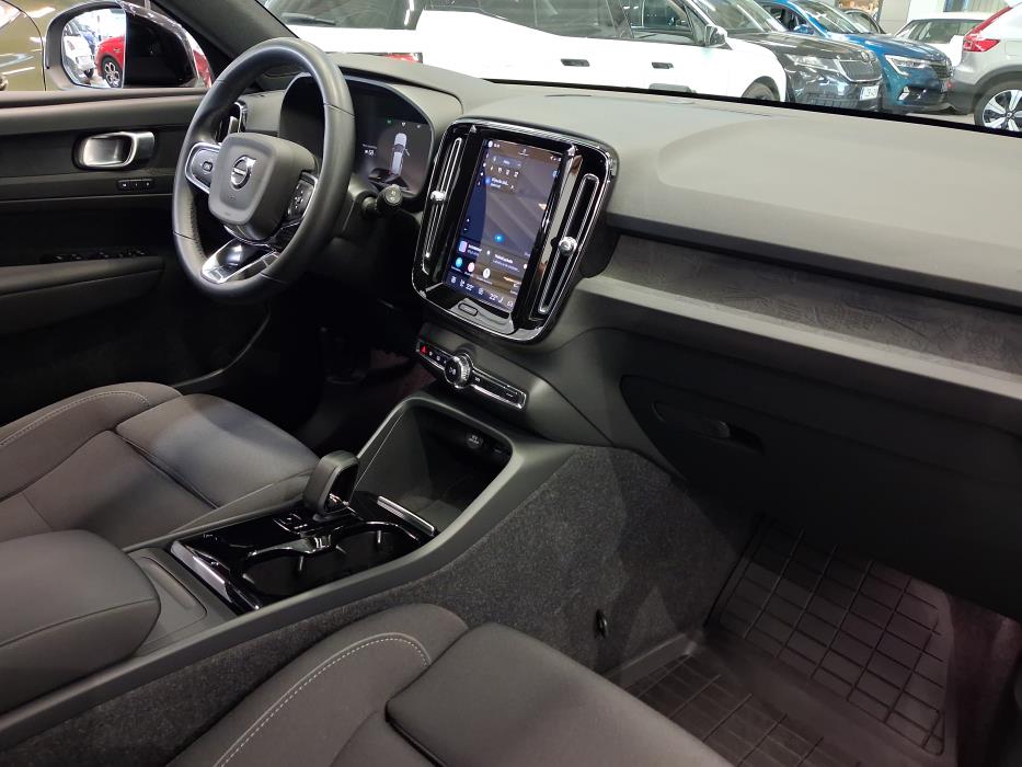 VOLVO XC40 2023
