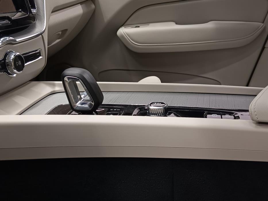 VOLVO XC60 2024