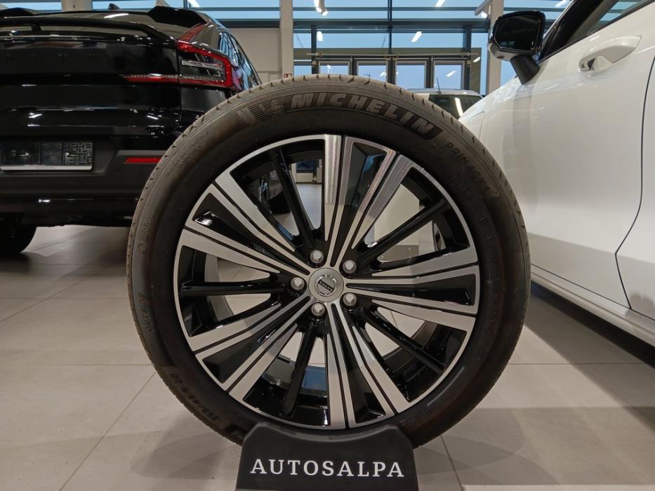 VOLVO XC60 2024