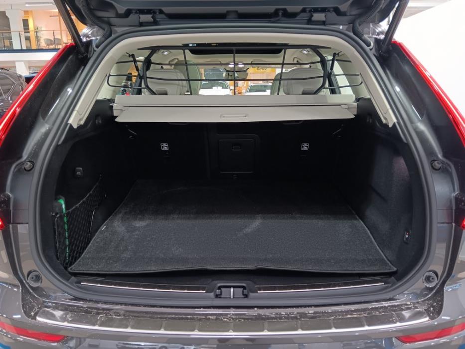 VOLVO XC60 2024