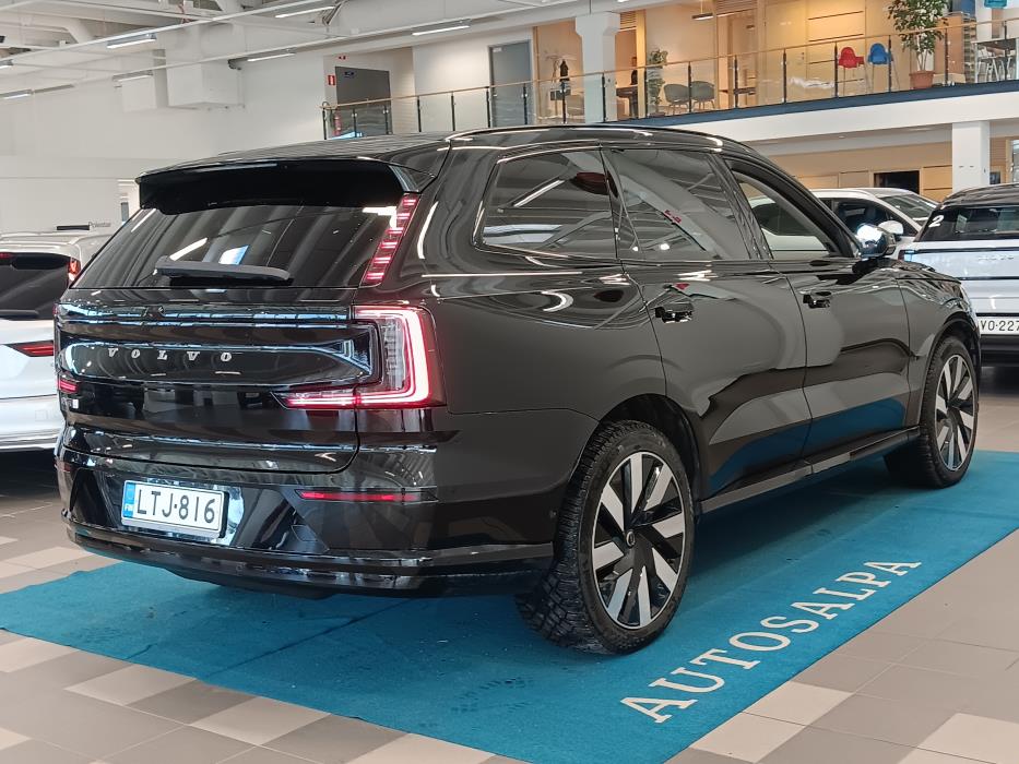 VOLVO EX90 2025