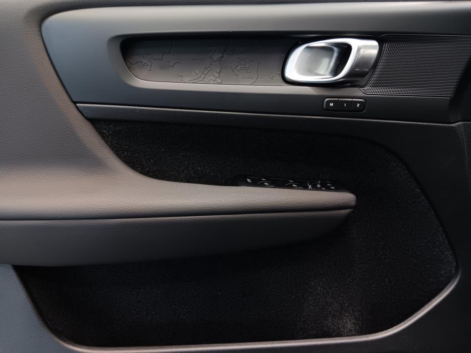 VOLVO XC40 2023