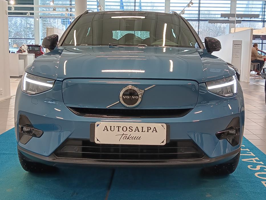 VOLVO XC40 2023