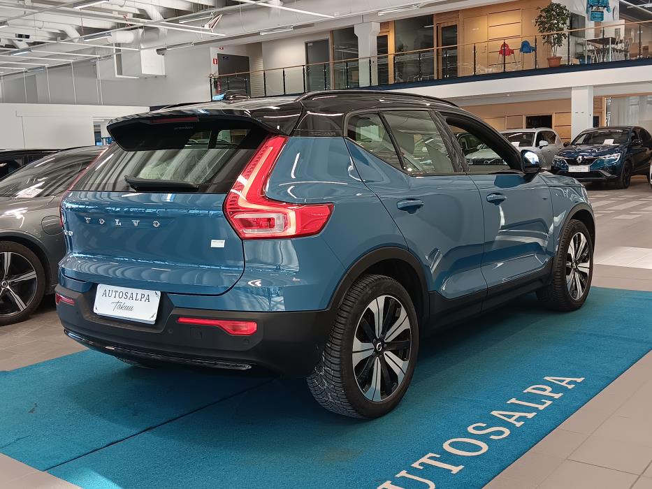 VOLVO XC40 2023