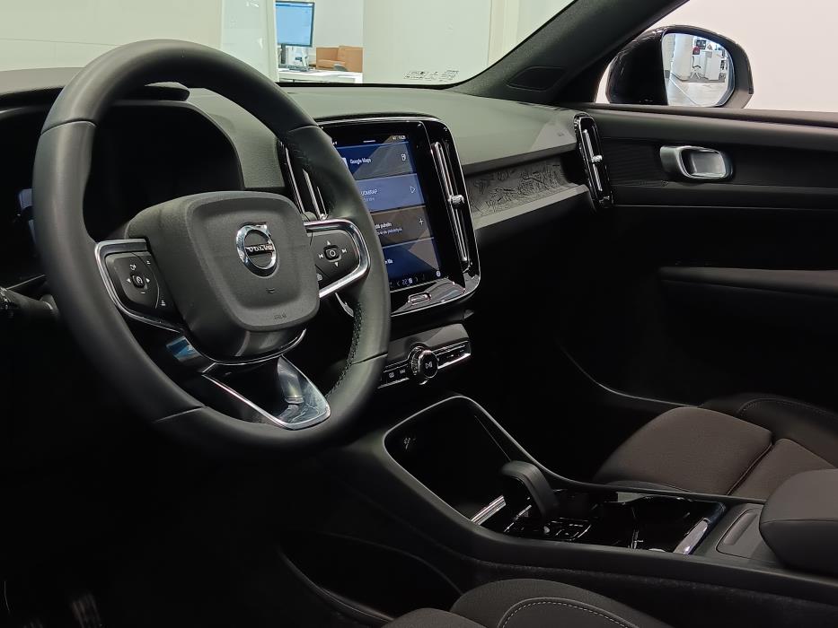 VOLVO XC40 2023