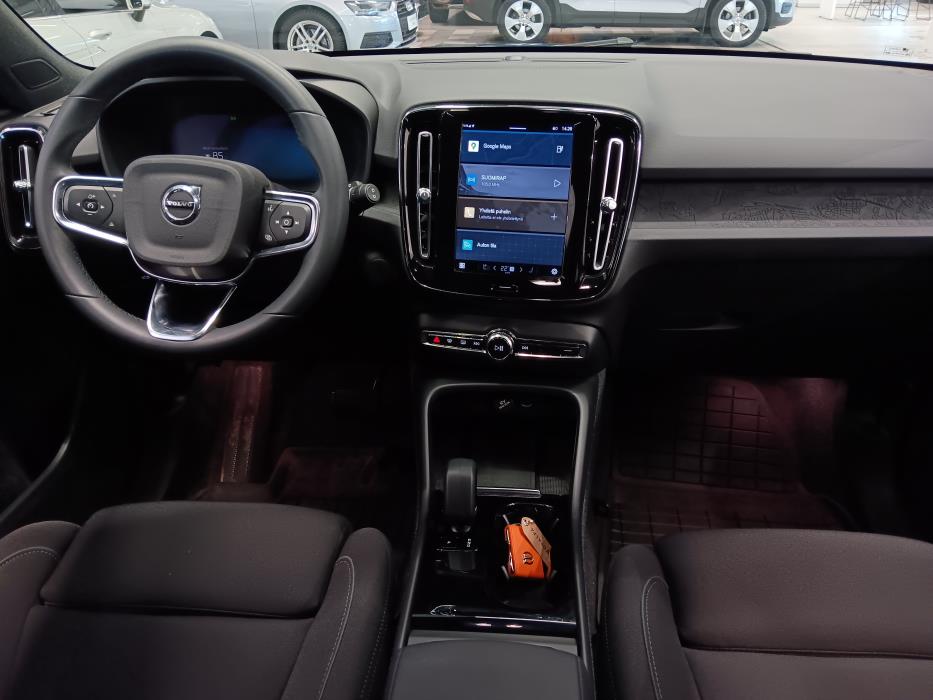 VOLVO XC40 2023