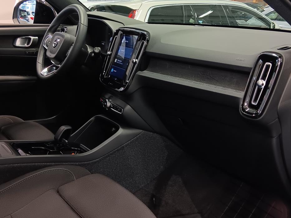 VOLVO XC40 2023