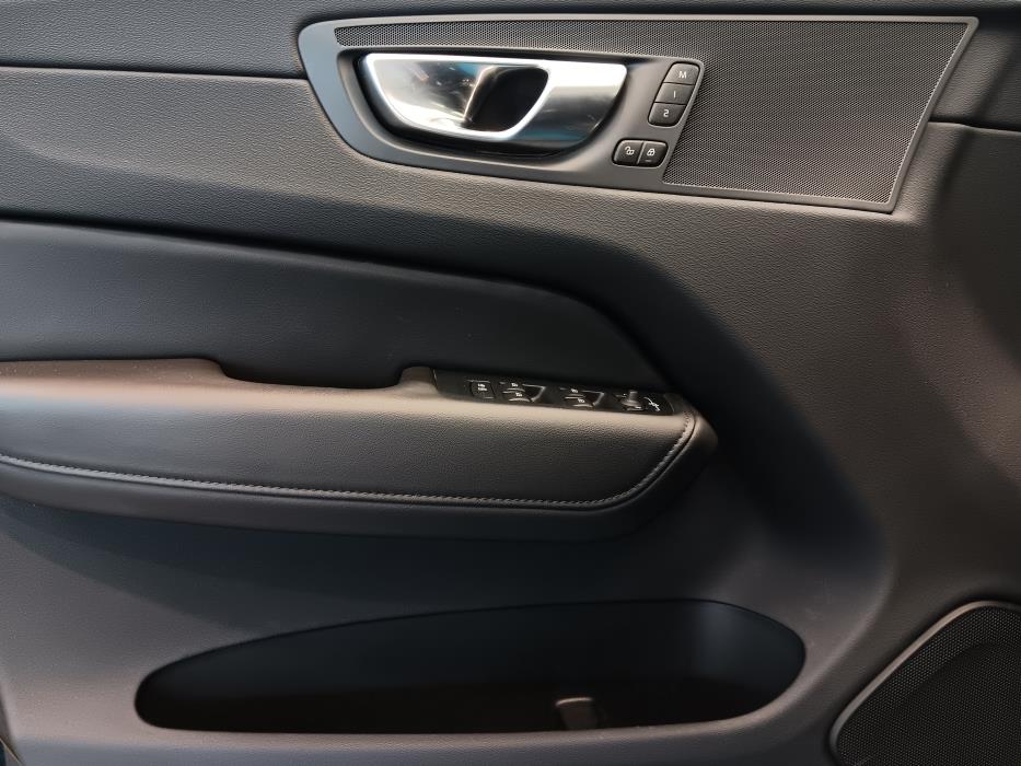 VOLVO XC60 2024