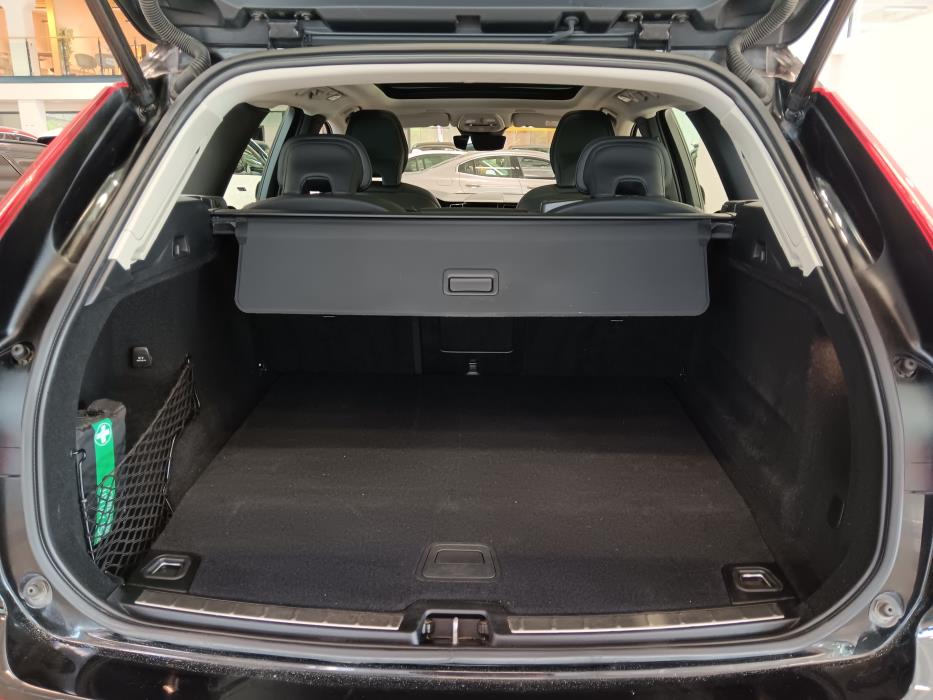 VOLVO XC60 2024