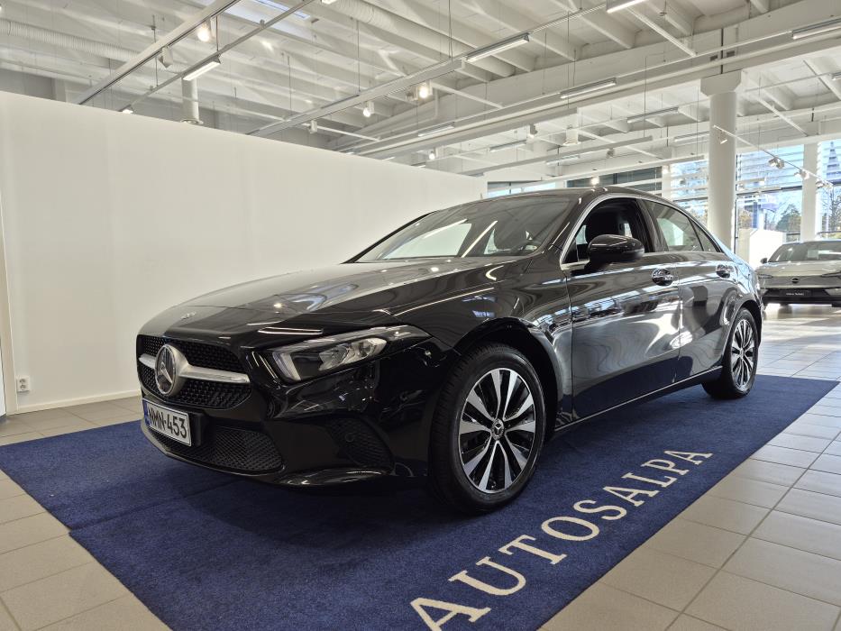 MERCEDES-BENZ A 2022