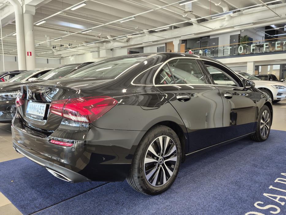 MERCEDES-BENZ A 2022