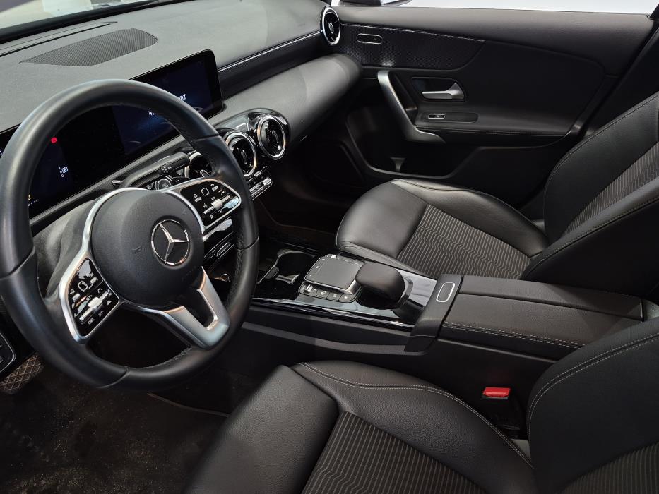 MERCEDES-BENZ A 2022