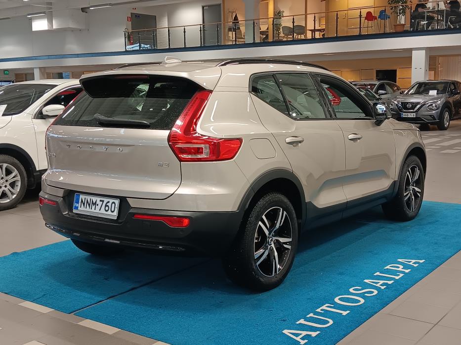 VOLVO XC40 2024