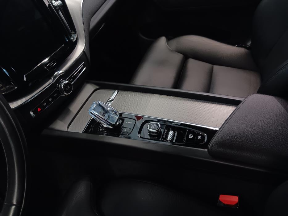 VOLVO XC60 2020