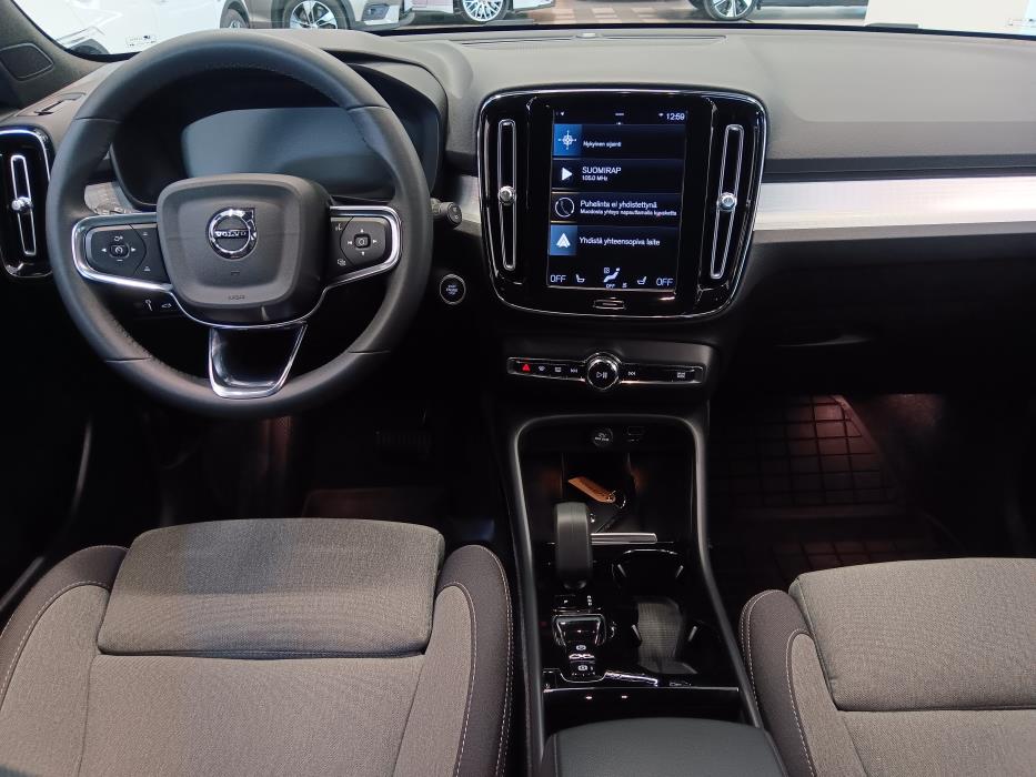 VOLVO XC40 2024