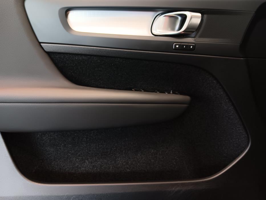 VOLVO XC40 2024