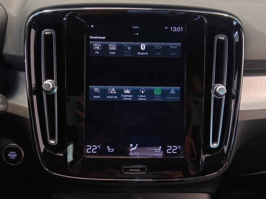 VOLVO XC40 2024