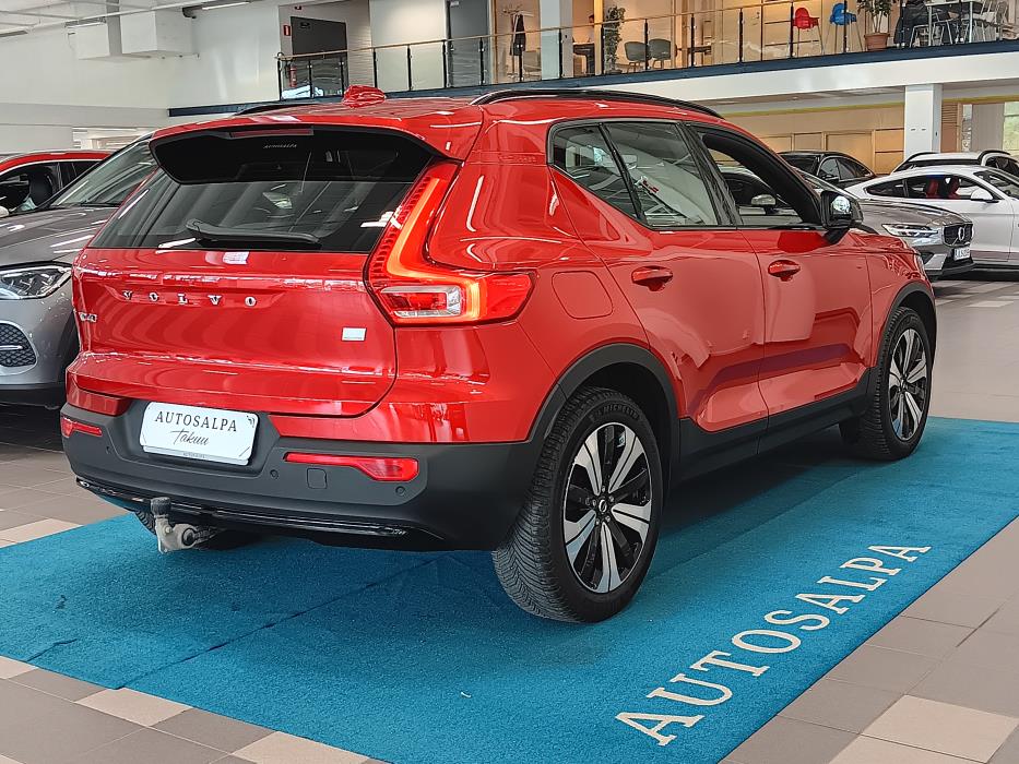 VOLVO XC40 2024
